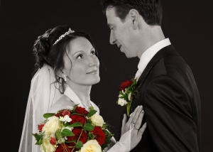 Hochzeits-Portrait in schwarz-weiß Strauß nachcoloriert