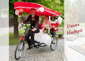 Hochzeits-Portrait in einer Fahrradrikscha 