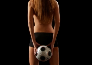 Erotik Frau mit Fußball